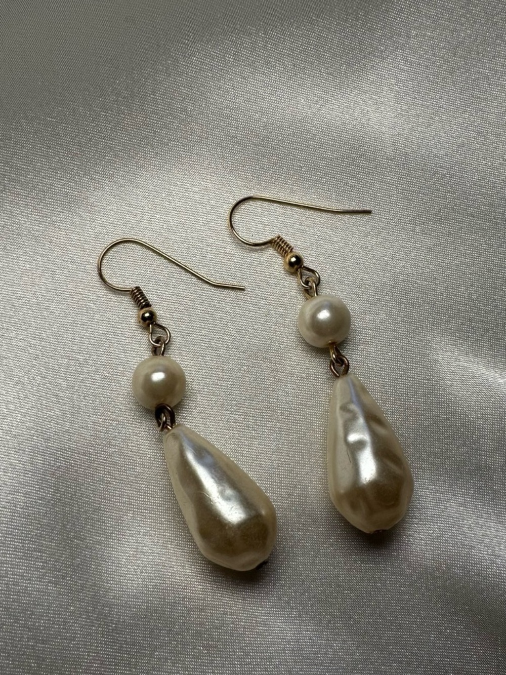 Vintage Japanese LUCITE FAUX Dimpled PEARL White Teardrop Round